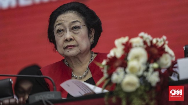 Megawati selama tiga jam menggelar konsolidasi tertutup di Surabaya. Ia mempersilakan kader keluar dari PDIP jika tak mau ikut memenangkan Risma di Pilgub Jatim