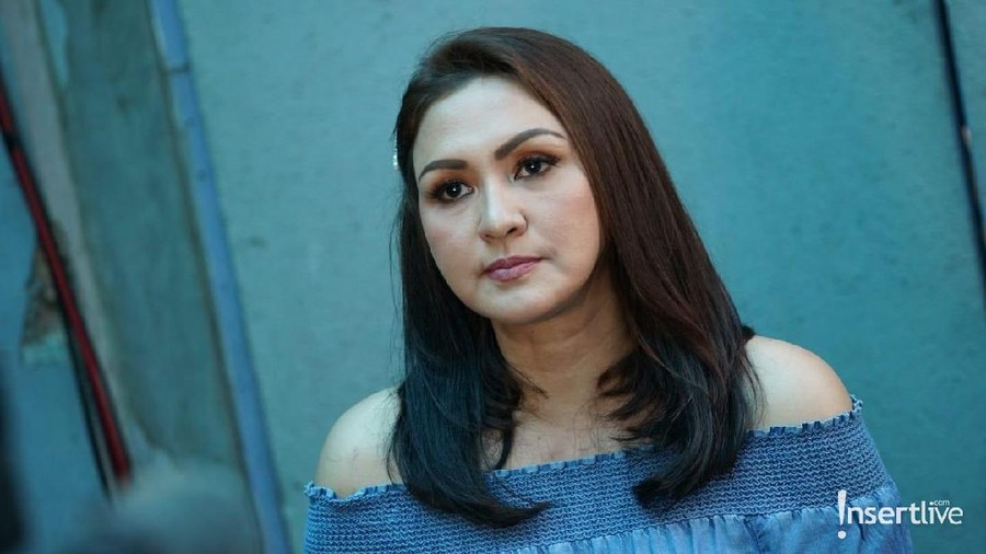 Donna Agnesia mengaku malu saat lautan sampah di Bantar Gebang disorot dunia.