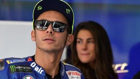 img-title Rossi Ditemani Kekasih di Hari Pertama 'Sekolah' MotoGP Qatar