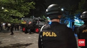 Polisi Masuk Masjid Pakai Sepatu, Kapolda Sulsel Minta Maaf