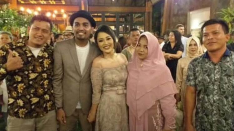Menggelar pernikahan tertutup, bagi Glenn Fredly dan Mutia Ayu yang penting mereka bahagia.
