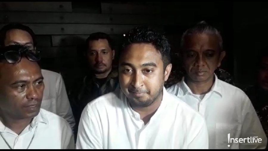 Glenn Freldy telah resmi menikah dengan seorang model dan penyanyi, Mutia Ayu. 