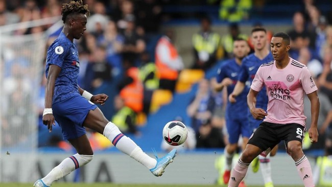 Tak banyak perubahan terjadi di daftar klasemen sementara Liga Inggris seusai Chelsea ditahan imbang Leicester City 1-1 di Stamford Bridge, Minggu (18/8).