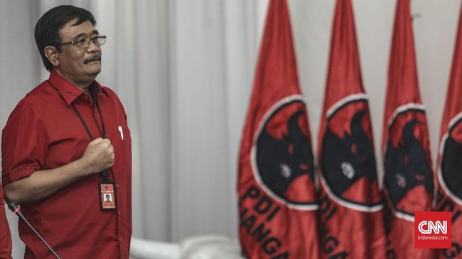 Kongres Tinggal Kukuhkan Megawati sebagai Ketua Umum PDIP Djarot mengungkap Kongres ke-6 PDIP akan mengukuhkan Megawati Soekarnoputri sebagai ketua umum dengan kewenangan membentuk kepengurusan.