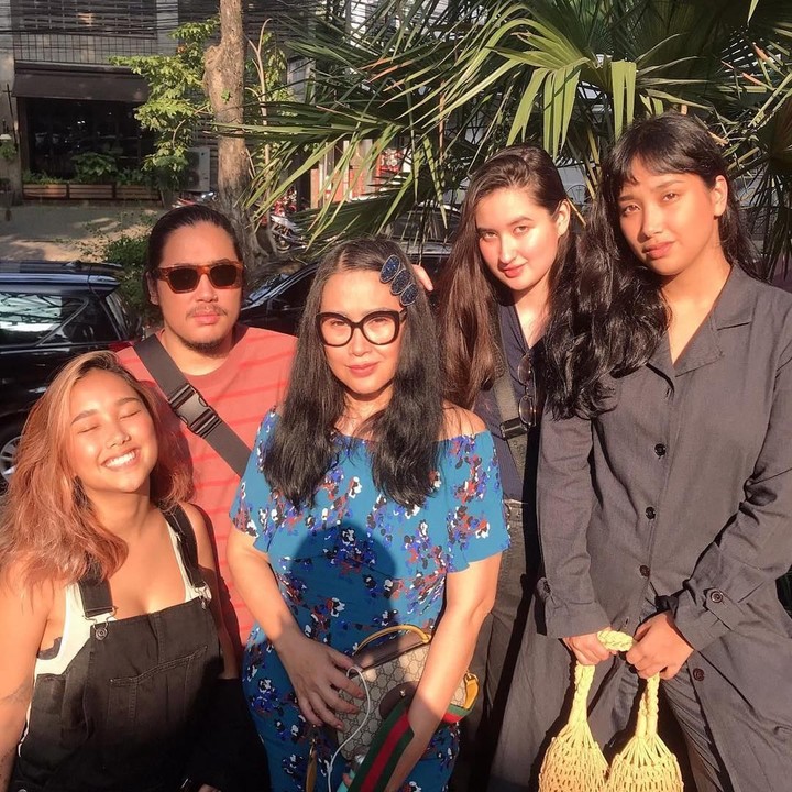 <p>Stephanie baru saja tampil di acara musik Head In The Clouds Festival di Amerika. (Foto: Instagram @t2dj)</p>