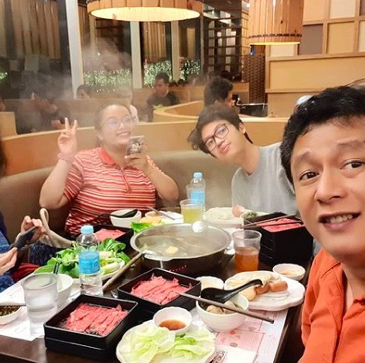 Buka puasa bersama bareng keluarga di Malaysia. Seru dan hangat! (Foto: Instagram/ @ismuch66)<br /><br /><br />