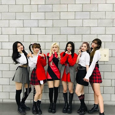 Lirik Lagu DUN DUN - Everglow