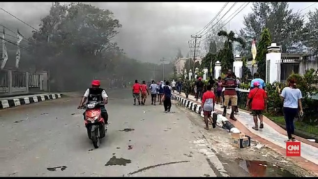 Seorang narapidana Lapas Sorong ditetapkan sebagai tersangka dalam kasus kebakaran yang terjadi di Lapas Sorong, Senin (19/8) silam. 