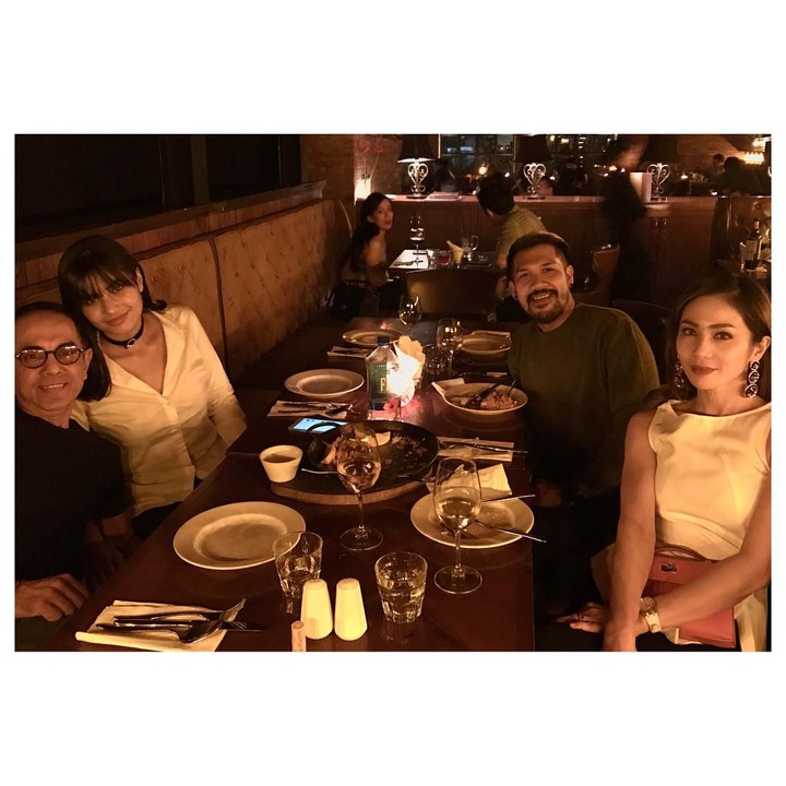 <p>Momen lainnya saat Bunga Zainal menghabiskan waktu bersama suami dan putri sambungnya. (Foto: instagram)</p>