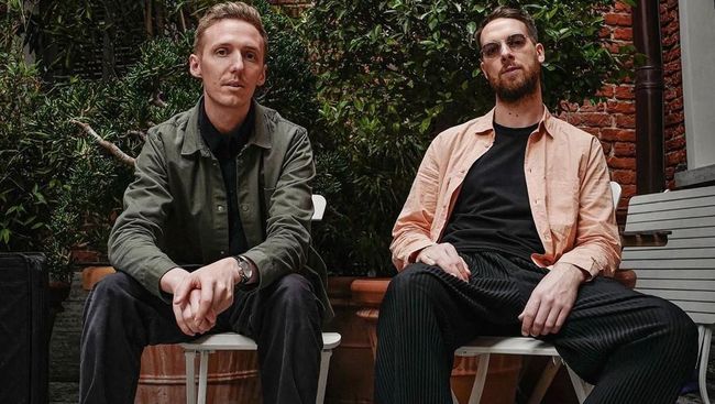 Lirik Lagu Location Unknown - HONNE