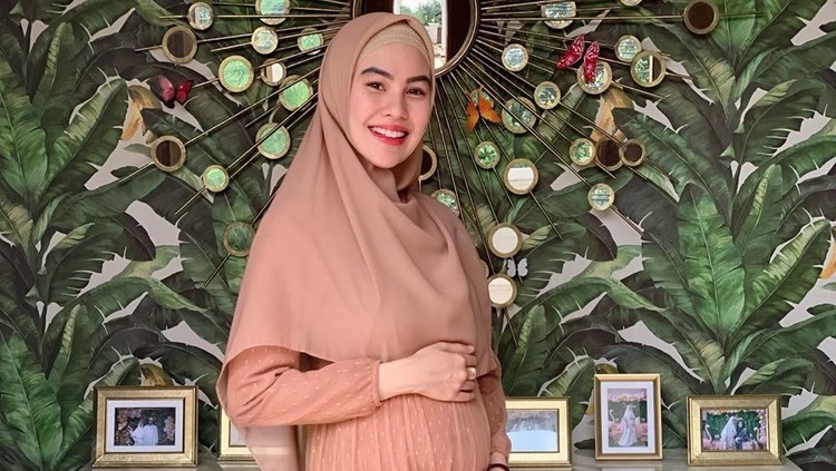 Hamil besar, Kartika Putri ingin melahirkan dengan metode water birth. Hmm.. apa ya alasannya?