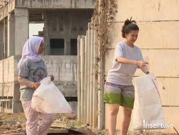Nasib Manusia Berputar, Michelle Joan Jadi Pemulung Botol Bekas