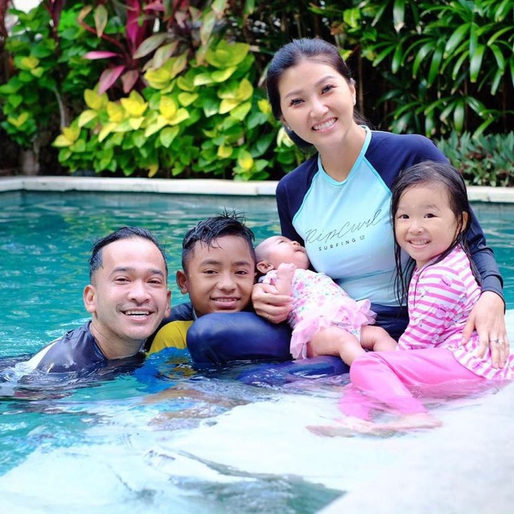 Tidak ketinggalan, putri sulung Ruben, Thalia juga cepat akrab dengan Kak Betrand. (Foto: Instagram @ruben_onsu)<div class="gmail_attr" dir="ltr"> </div>