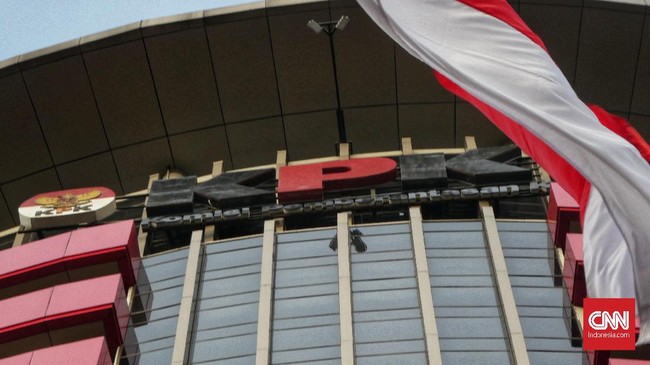 Pembentukan Dewan Pengawas KPK dinilai pengamat memerlukan kajian secara profesional.