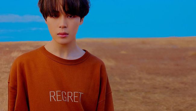 Jimin member Bangtan Boys meneruskan kebiasaan berdonasi dengan diam-diam ia memberi kursi dan meja baru untuk Busan High School af Arts.