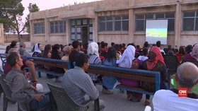 VIDEO: Bioskop Keliling Hibur Anak-anak Suriah
