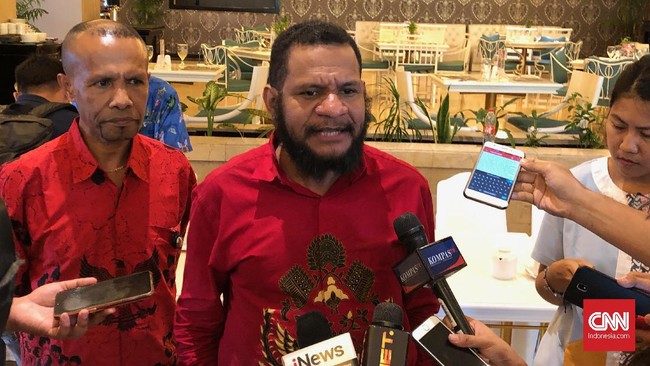 Tokoh Papua Hendrik Yance Udam berharap pemerintah pusat mendengar aspirasi masyarakat setempat agar tak ada konflik saat pemekaran provinsi baru mulai berjalan