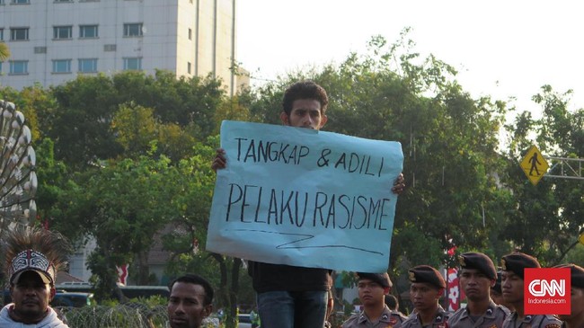 FKUB Papua meminta polisi segera mengusut kasus insiden yang dialami mahasiswa Papua di Surabaya, dan meminta tak terulang lagi kasus serupa.