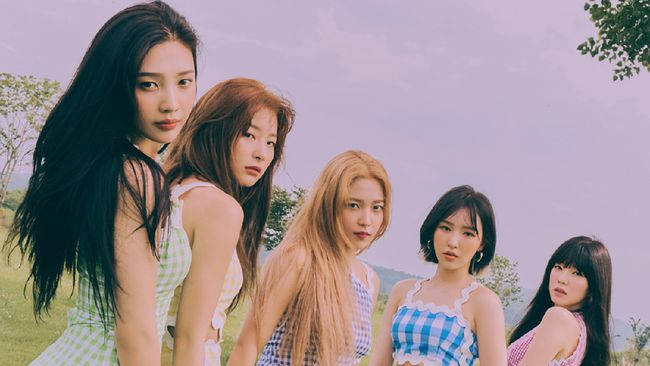 Setelah disibukkan dengan proyek-proyek solo dan sub-unit, Red Velvet akan comeback dalam format grup.