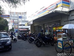 Alfamart Buka-bukaan soal Parkir: Pada Dasarnya Gratis!