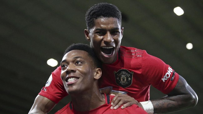 Ketua Umum Indonesian Red Army, Oppi Imam Hanafiah, yakin lini depan Manchester United bakal tampil garang di lini di Liga Inggris 2020/2021.
