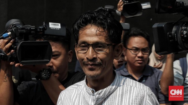 Anggota DPRD Kabupaten Bekasi Soleman mengaku memperkenalkan terpidana suap kasus Meikarta Neneng Rahmi Nurlaili dengan Anggota DPRD Jawa Barat Waras Wasisto.