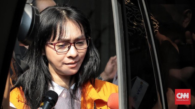 Hakim turut mempertimbangkan bahwa dalil mengenai tidak sahnya penangkapan dan penahanan terhadap Sri ditolak oleh termohon dalam KPK.