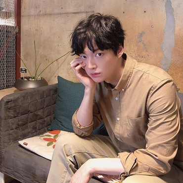 Ahn Jae Hyun Tak Akan Datang di Pameran Drama 'People With Flaws'