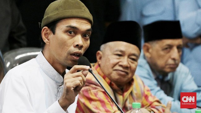Universitas Gadjah Mada mengklaim pelarangan kuliah umum Ustaz Abdul Somad demi menyelaraskan kegiatan akademik/nonakademik dengan jati diri kampus.