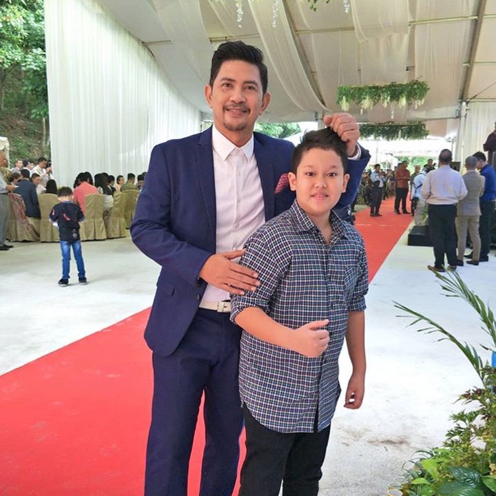 <p>Klop! Ayah dan anaknya sama-sama ganteng. (Foto: Instagram/ @ronnie_sianturi)</p>