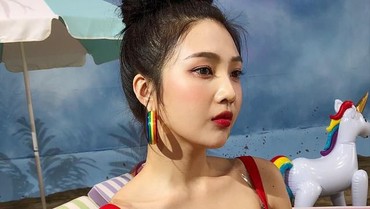 Red Velvet Comeback, Joy Pamer Foto Pakai Bikini Merah