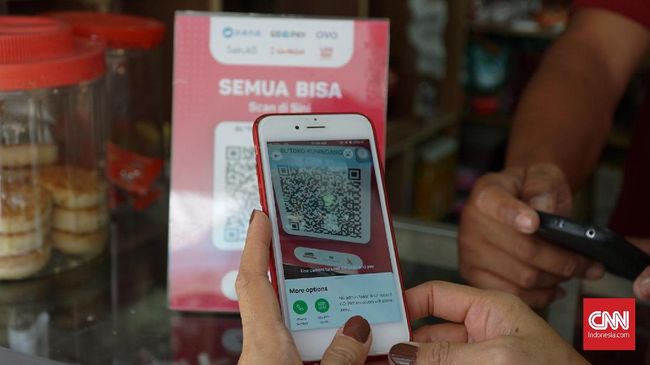 Mengenal Beda QRIS dan Kode QR, Pembayaran Pakai Kamera 'HP'