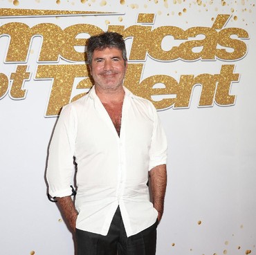 Simon Cowell Jatuh dari Sepeda hingga Harus Dioperasi