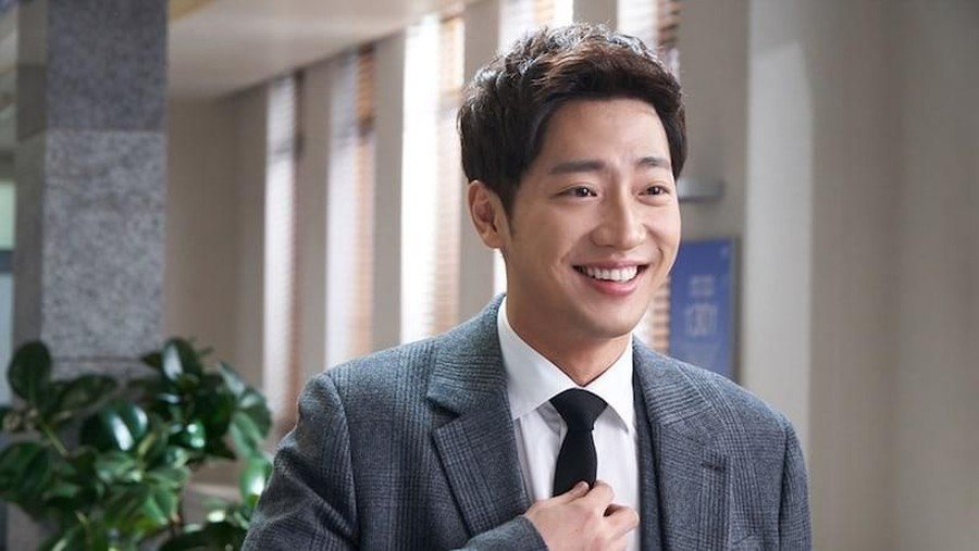 3. Lee yoo Bom (While You Were Sleeping) Tujuh penjahat tampan di drama Korea yang bikin hati meleleh.