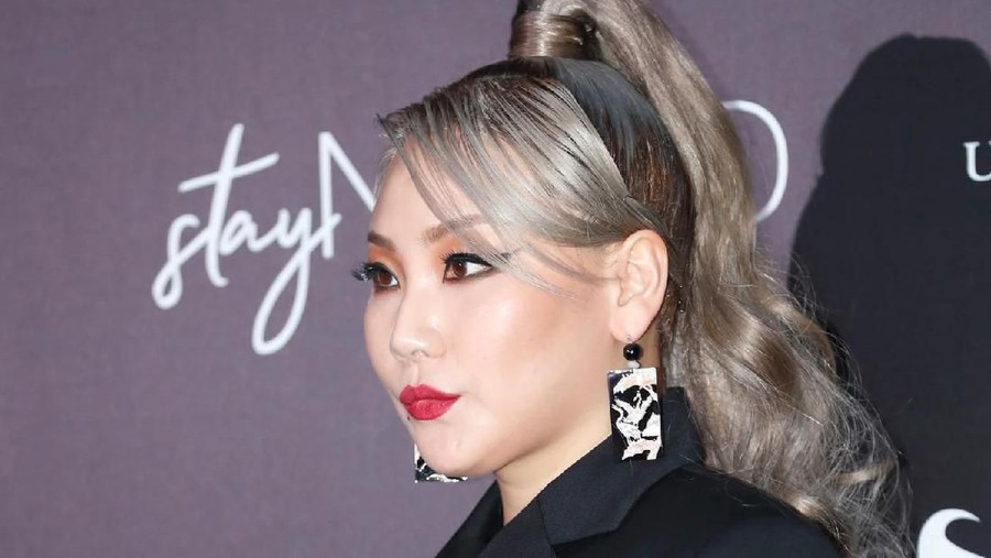 CL kembali comeback dengan merilis dua lagu barunya hari ini.