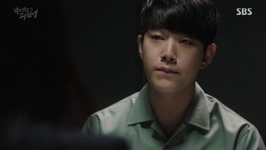 1. Jung Hyun Soo (Suspicious Partner) Tujuh penjahat tampan di drama Korea yang bikin hati meleleh.