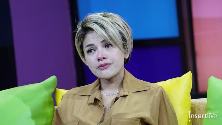 Tujuh potret Nikita Mirzani yang menangis usai membela sang anak atas tuduhan penelantaran anak.