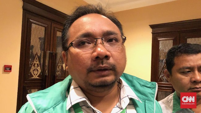 Ketua DPP PKB Yaqut Cholil Quomas meminta Menag Fachrul Razi mendalami dulu apa itu ideologi radikalisme dan terorisme ketimbang mengurusi penggunaan cadar.