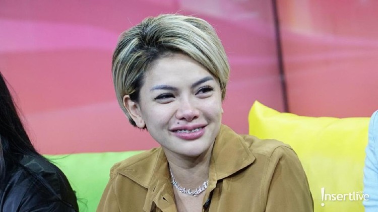 Tak terduga, begini jawaban anak sulung Nikita Mirzani ketika ditanya soal foto seksi ibunya.