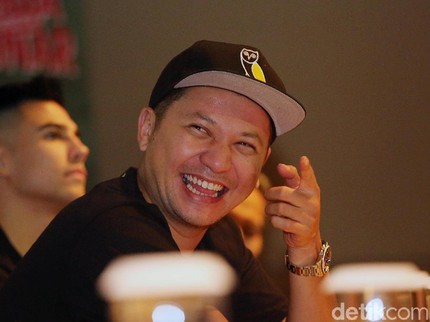 Sahabat Iseng Sebut Gading Marten Lamaran, Benarkah Bulan Maret?
