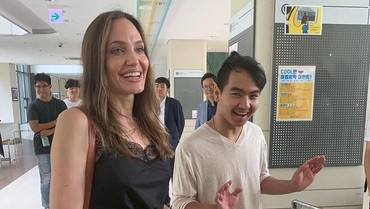 Maddox Kuliah di KorSel, Angelina Jolie: Saya Berusaha Tak Menangis