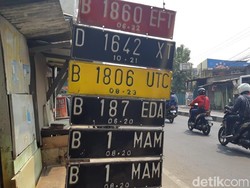 PNS Tak Bisa Gaya-gayaan, Mobil Pelat Merah Bakal Ditempel Stiker Milik Pemerintah