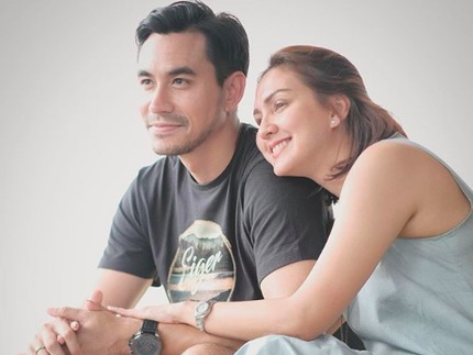 Ucapan Manis Darius Sinathrya untuk Istri Tercinta, Dona Agnesia