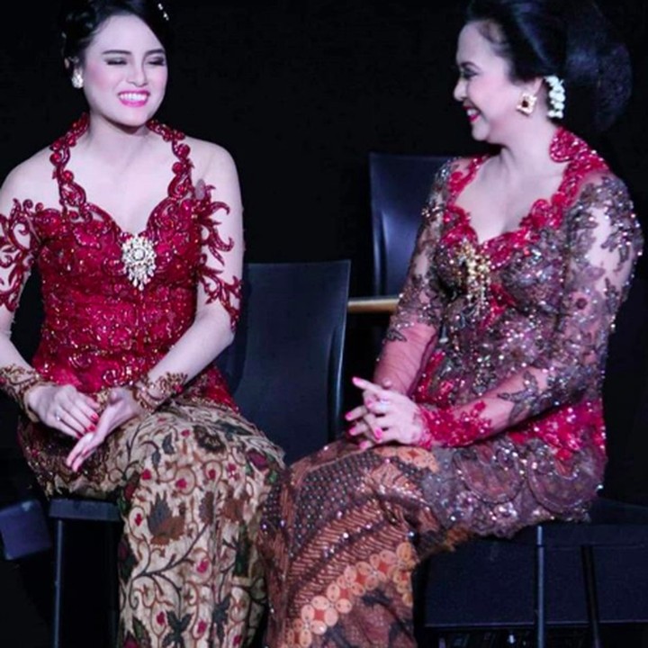 <p>Kompak dan sehat selalu ya Intan juga Bunda Sundari. (Foto: Instagram/ @ssoekotjo)</p>
