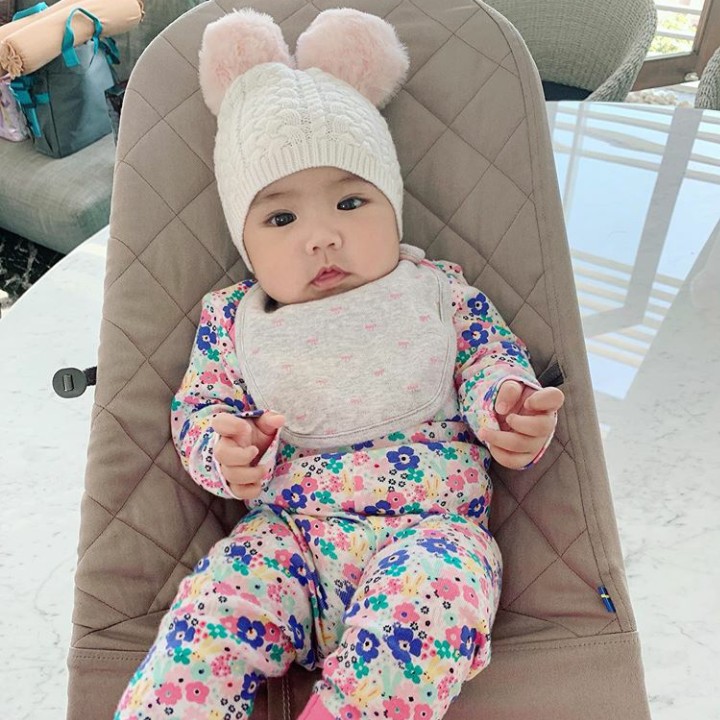 <p>Walau baru usia lima bulan, jangan salah, Briel selalu tampil stylish dengan outfit menggemaskan. (Foto: Instagram @sheenagabriellaaurorasamudra)</p>