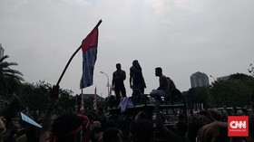 Bendera Bintang Kejora Berkibar di Puncak BTS di Manokwari