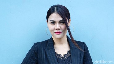 img-title Sebar Foto Mesra Suami, DJ Butterfly Disenggol Anak Tiri?