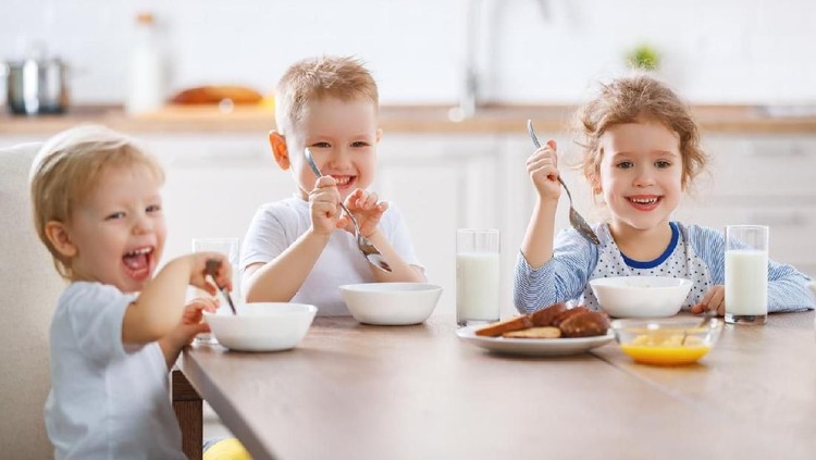Mengetahui kebutuhan kalori anak bisa membantu membatasi makanan yang masuk agar tidak kekurangan atau kelebihan.