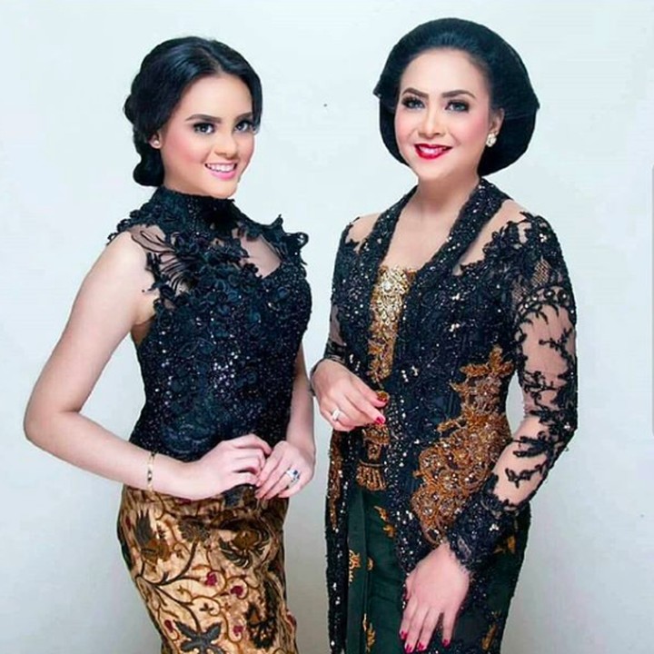 <p>Enggak heran, Intan sering berduet dengan Sundari menyanyikan lagu keroncong di sebuah acara. (Foto: Instagram/ @ssoekotjo)  </p>