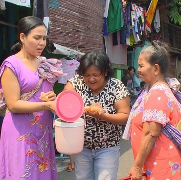Ada Apa Dengan Melaney Ricardo Mendadak Jual Nasi Uduk Keliling?